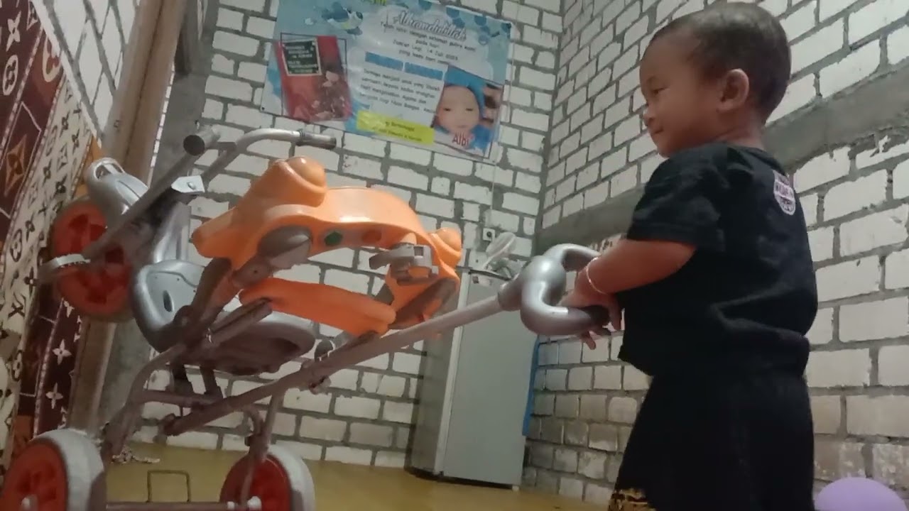 Albirru main kereta dorong