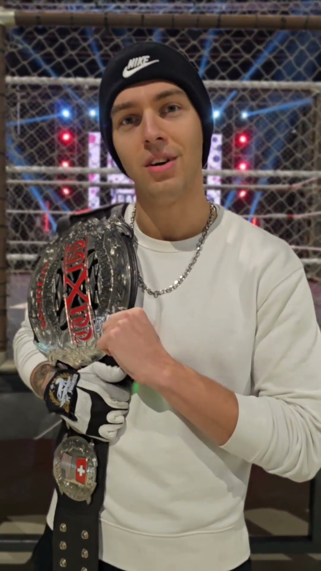 wXw Unified World Wrestling Champion Peter Tihanyi ist bereit für die KÄFIGSCHLACHT