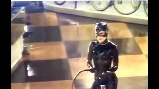 Batman returns - Behind the scenes,, Michelle Pfeiffer Whips Mannequin