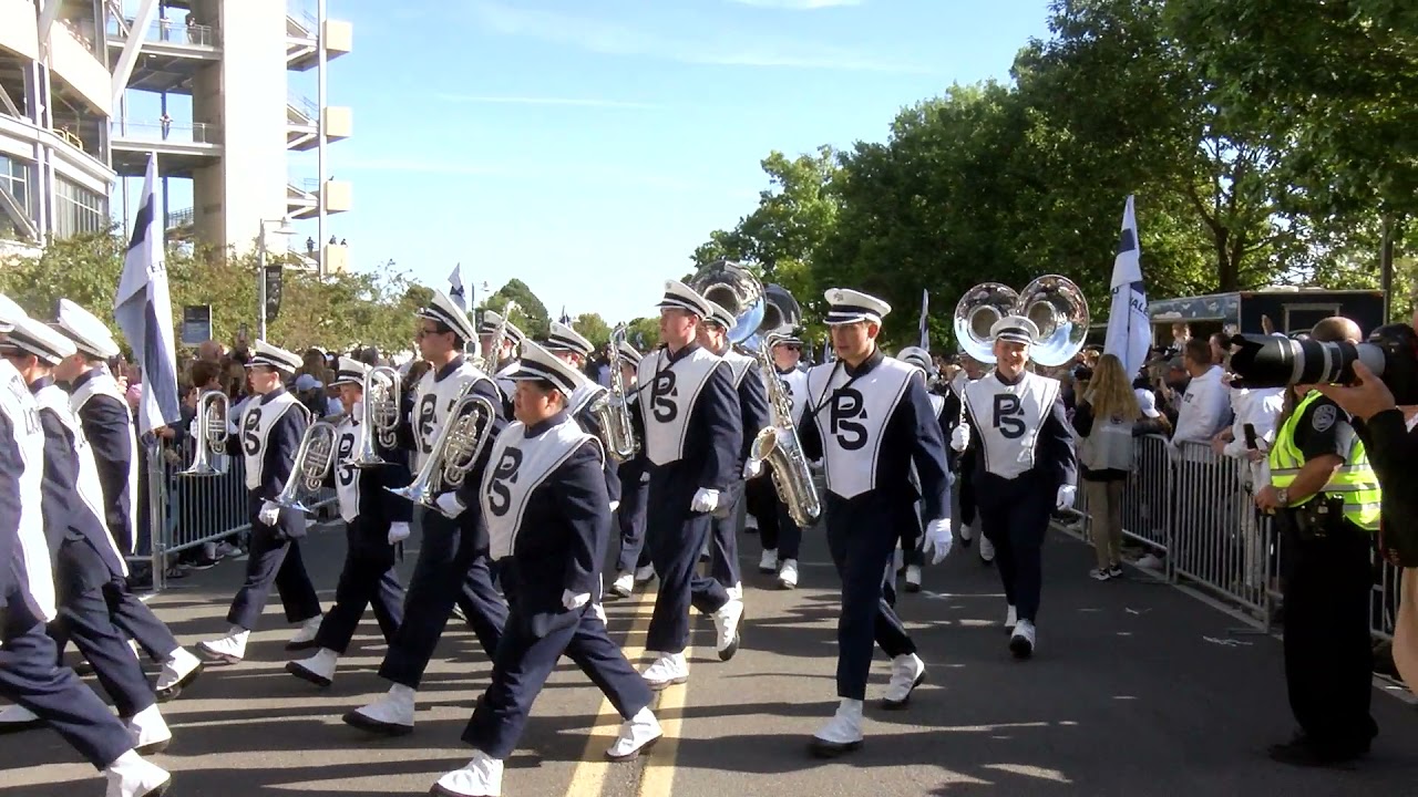 Penn State Football team arrives for game against Villanova