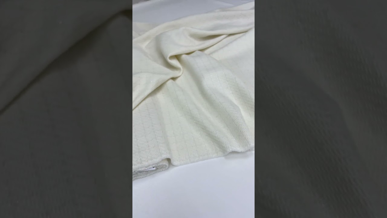 Белый твид Chanel в клетку с люрексом