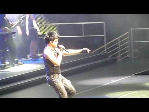 Adam Lambert ''Life on Mars/Fame/Let's dance'' med...