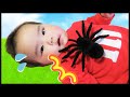 【寸劇】きゃ～助けて😫赤ちゃんを守れ❗️お部屋にクモや恐竜やサメがでた！おもちゃでやっつけよう！ごっこ遊び spider creeping up pretend play
