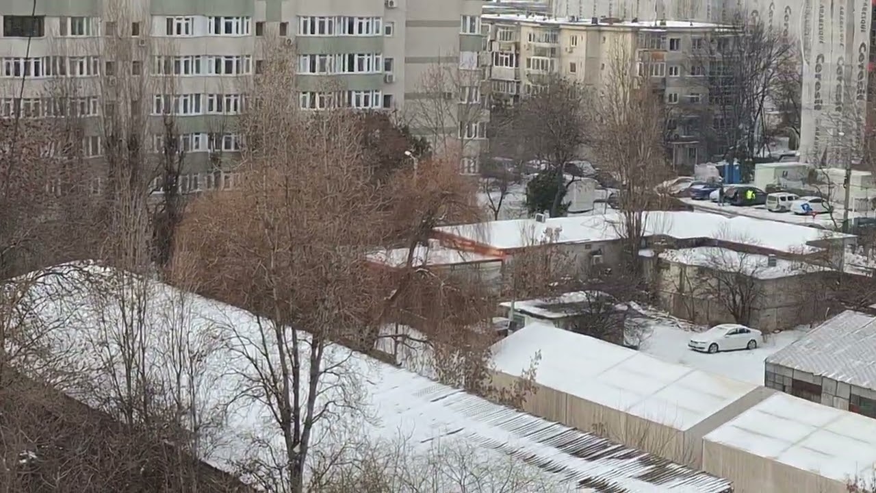 Ninsoare slabă în după-amiaza zilei de 16 ianuarie 