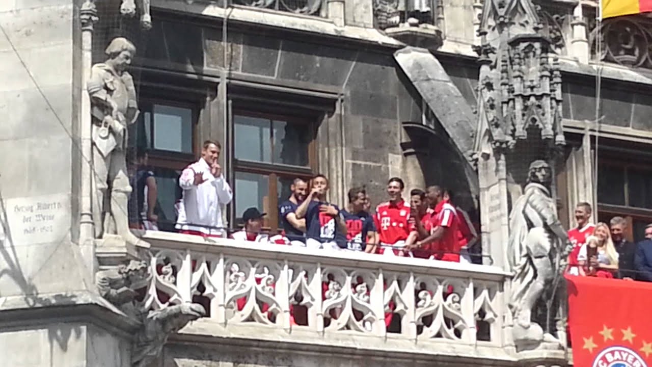 Doublefeier Rafinha in Aktion