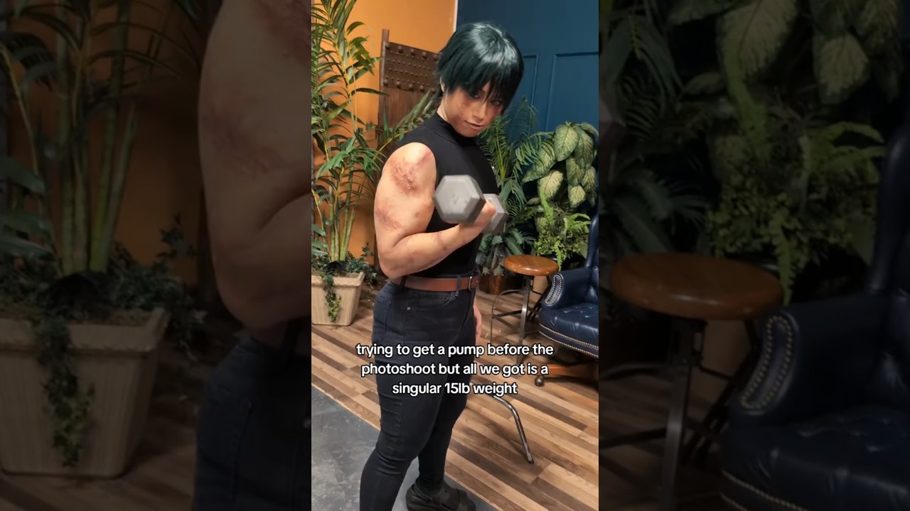 Why he so good at that tho 🤨❓ #jjk #maki #toji #jujutsukaisen #cosplay #zenin @LelegacyCrafting