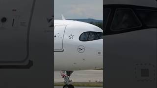 Lufthansa Piloten grüßen aus Airbus A320Neo in Frankfurt #aviation #lufthansa #pilot #fra #a320neo