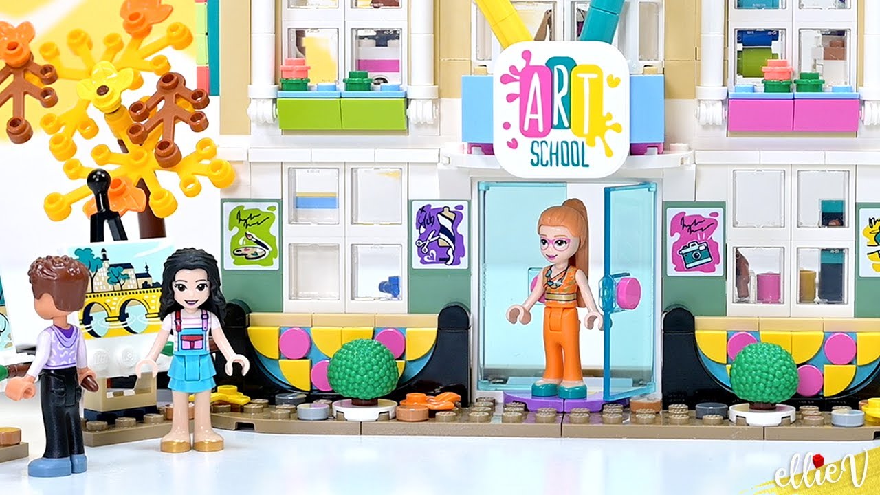 ⁣Lego Friends Emma's Art School 🎨 almost a modular building - build & review