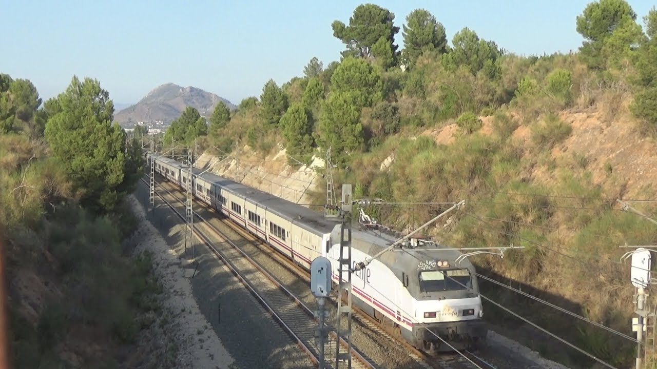 252 con doble rama de Talgo 6 (00165) circulando banalizado en Montesa