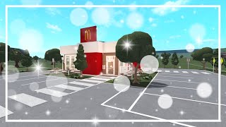 ☆ Building   Touring a McDonalds in Bloxburg ft. @SiimplyBubliie