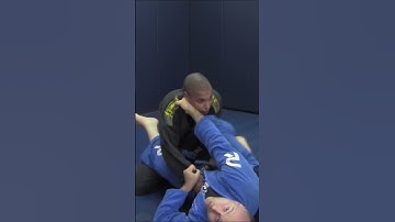 Scissor Sweep to Triangle Choke #bjj #jiujitsu #bjjfanatics