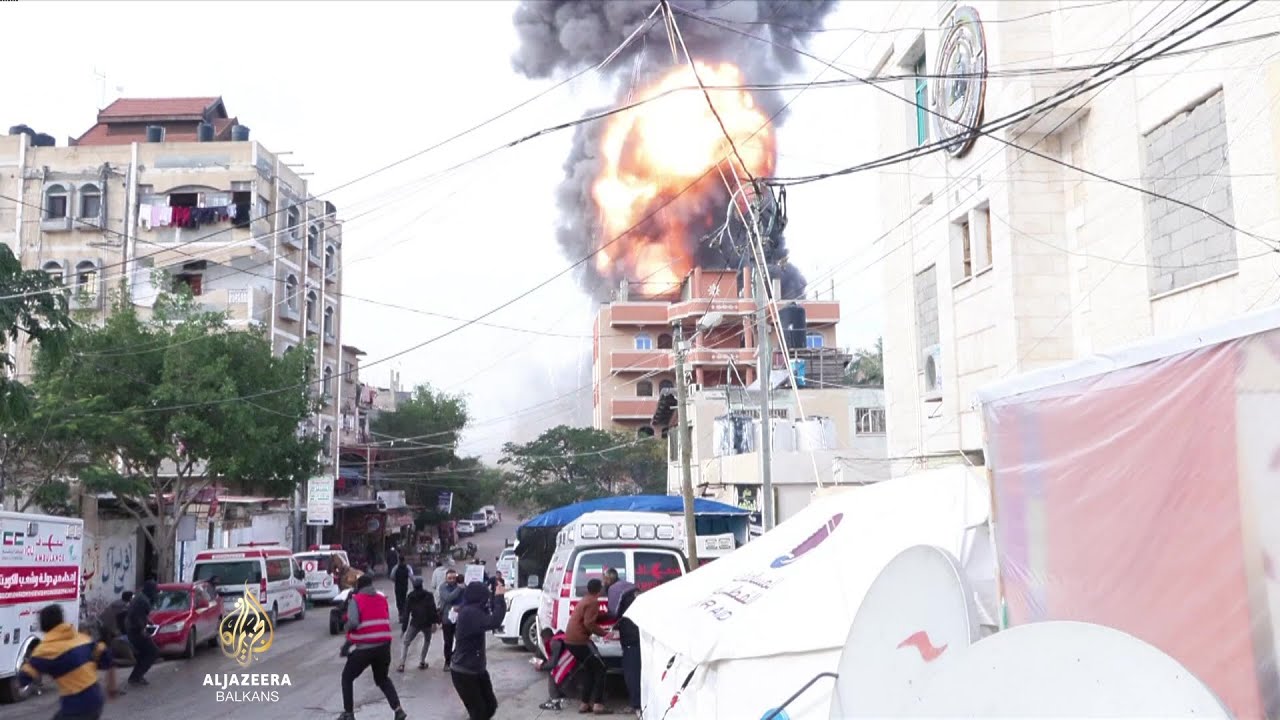 غارة جوية إسرائيلية خلال تقرير مراسل قناة الجزيرة