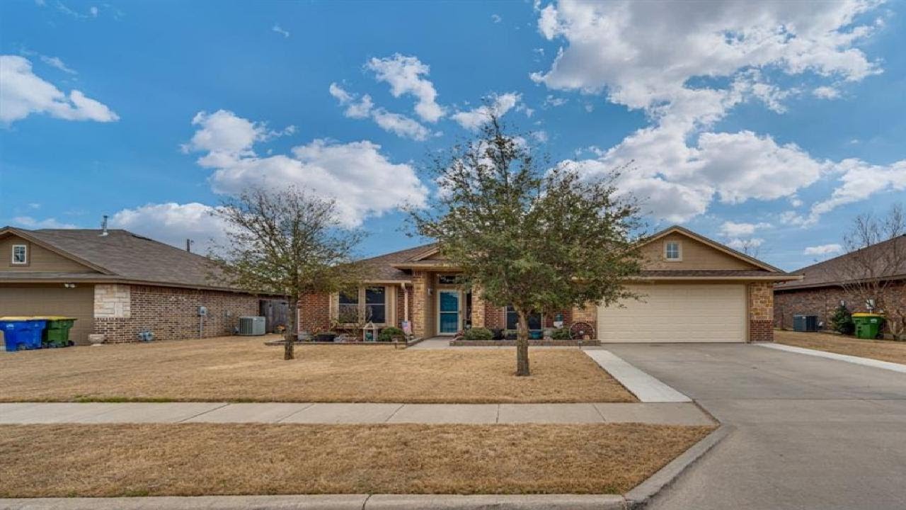 411 Cotton Bend Trail, Venus, TX Presented by The Escalante Realty