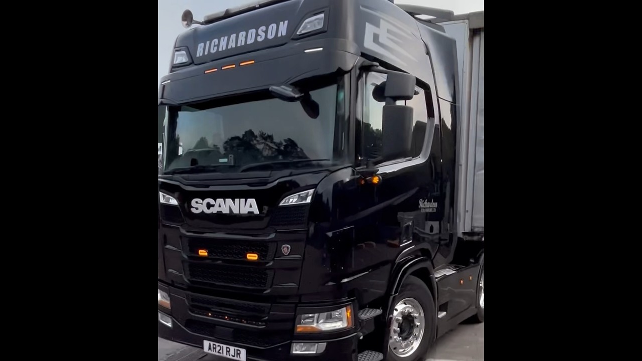 “Rear steer Maestro Stew” in the scania blackbeauty custom truck 