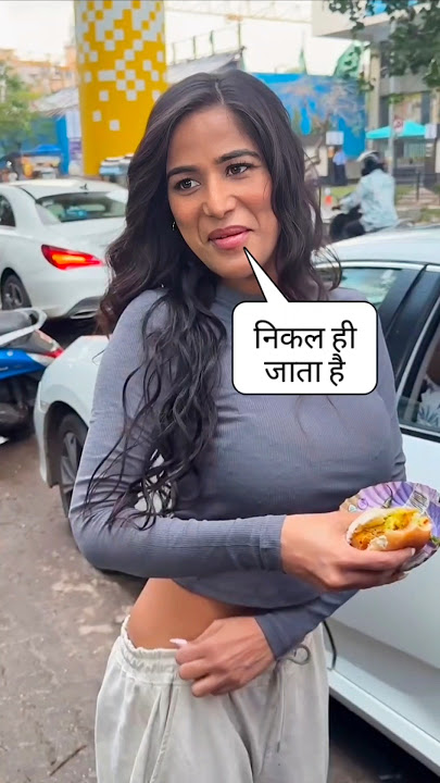 Poonam Pandey ate Vada Pav in front of the media#shortvideo #youtubeshorts #bollywoodtweest