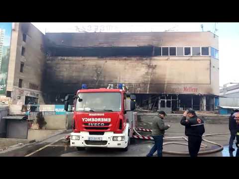 ძლიერი ხანძარი \"ბავშვთა სამყაროს\" შენობაში - Пожар в торговом центре в Тбилиси
