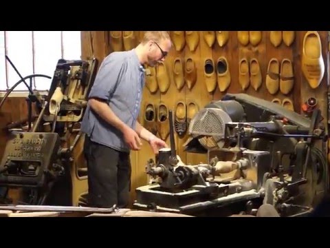 klompen maken. Zaanse Schans. как делают Голландские кломпы, деревянные башмаки. Заансе Сханс.