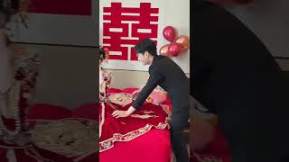 Funny Chinese Wedding Door Game 😂 Bride Blocks Groom in Qipao!#wedding #shorts