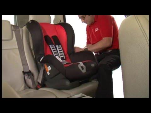 Installation avec la ceinture de sécurité du siège-auto Duo Plus