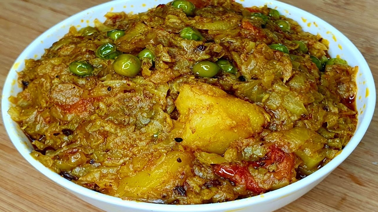 একঘেয়ে বাঁধাকপির স্বাদ বদল করতে এইভাবে রান্না করুন নিরামিষ বাঁধাকপির ঘন্ট,এর স্বাদ মুখে লেগে থাকবে |