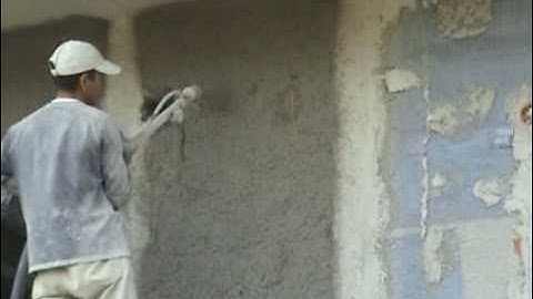 PLASTERING WITH PS 3000 DOUBLE PISTON PUMP AND SPRAYER. REVOCADORA, LANZADORA.