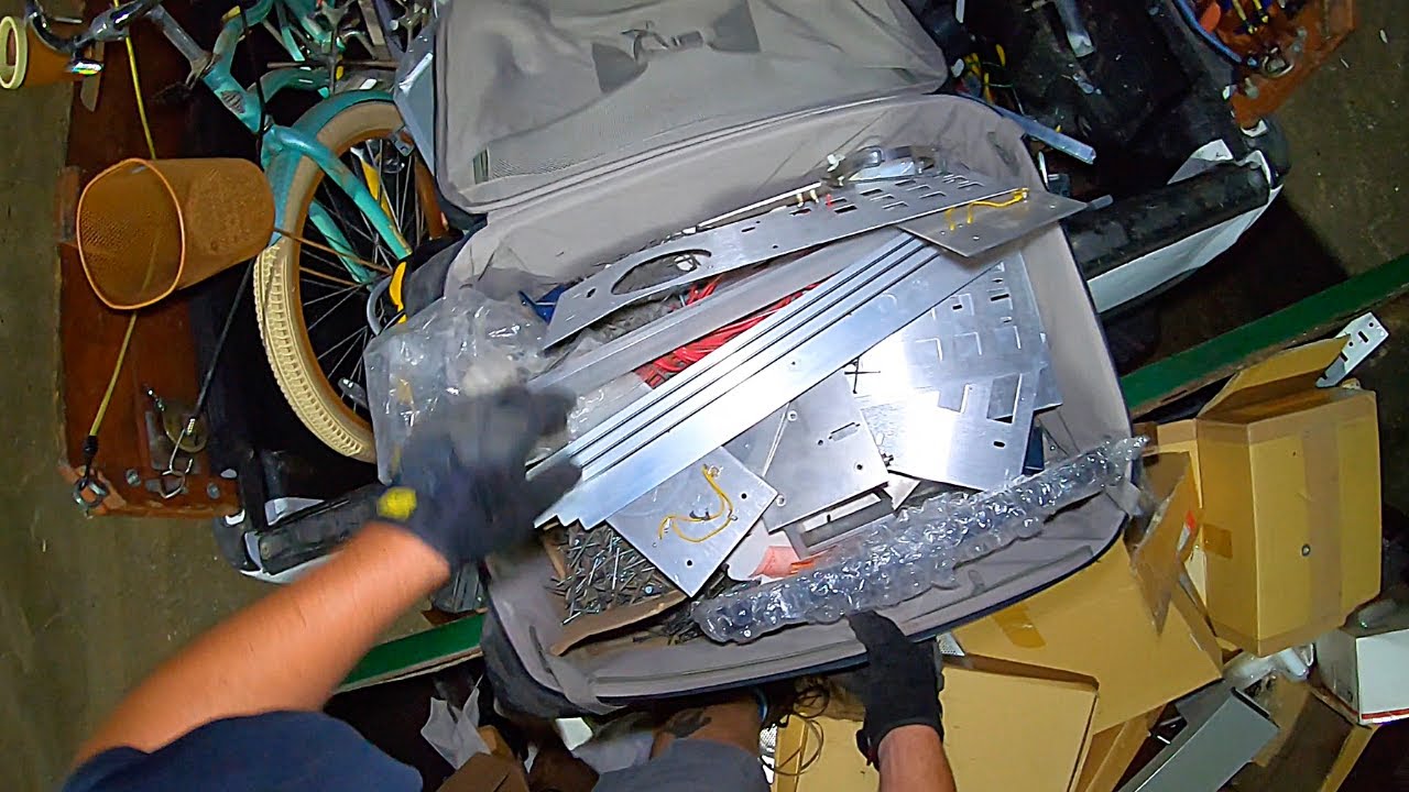 Погрузочно-разгрузочные работы в мусорные контейнеры и объездная дорога «до самого дна»