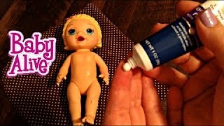 赤ちゃん生きている は、過酸化ベンゾイルで彼女の人形ビニールのインクを得る手術をしています10