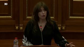 Kryeparlamentarja Albulena Haxhiu Dënon Gjuhën E Deputetit Fatos Geci