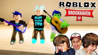 Concurso de talentos en el AUDITORIO de ROBLOX BROKHAVEN con Dani y Evan