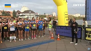 Тімоті СНАЙДЕР підтримав українських ПОЛОНЕНИХ на забігу в Києві
