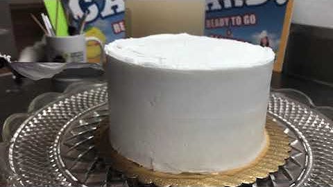 Applying an edible image to a cake