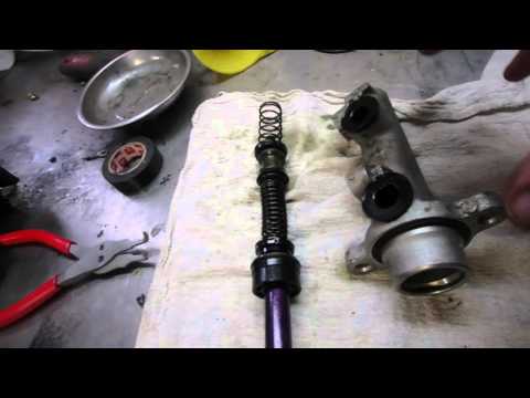 Video: Yuav ua li cas kho tus brake master cylinder leak?