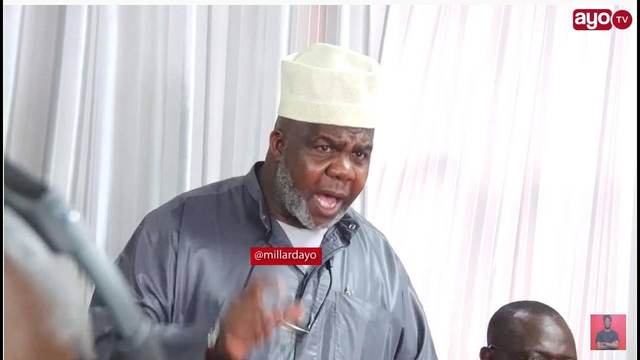 PROF. ASSAD BILA KUPEPESA MACHO AKIWA NA MKEWE 