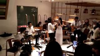 Download Lagu Surat Cinta Untuk Starla (Cover) by Olivia Rose Band feat Ayu Ting Ting MP3