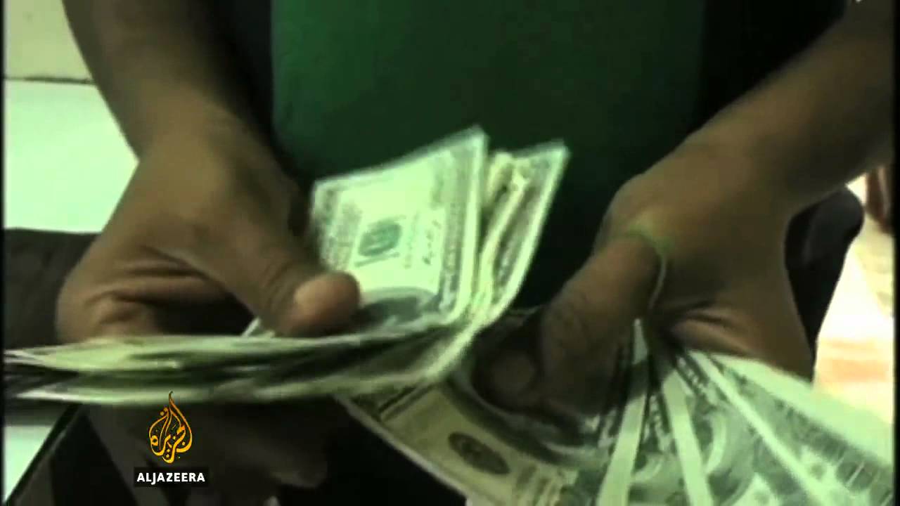 انخفضت قيمة الروبية بنسبة 15% مقابل الدولار