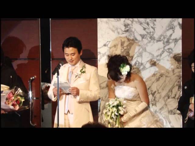 感動の結婚式 新郎のサプライズな手紙により新婦が思わず涙 Youtube