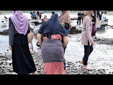 jilbab hot mandi di sungai baju trans paran