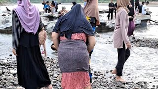 jilbab hot mandi di sungai baju trans paran