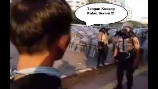 Tantang Polisi Duel Tangan Kosong Saat Demo, Pelajar STM Ini Menjadi Viral!