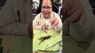 Let’s make an easy tinsel pipe cleaner spray, for a nutcracker themed Christmas tree!