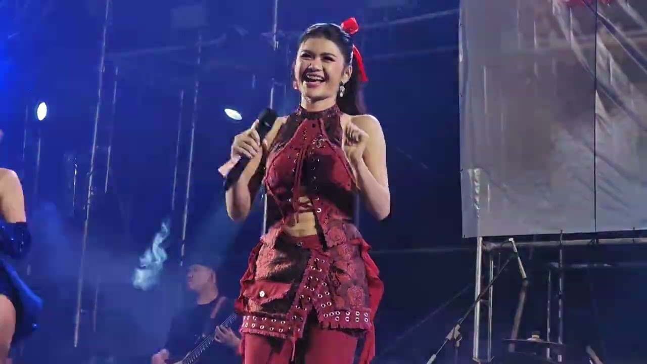 เมื่อความฮักเก่า น้องสิเหงาบ่ แอ้ม ชลธิชา  งานประจำปีวัดไทยาวาส นครชัยศรี นครปฐม