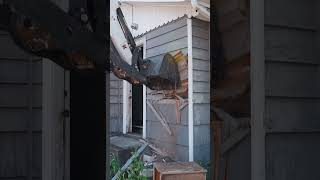 How to safely remove siding from your house 🫡 #shorts #tips #siding #construction #diy