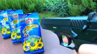 Experiment Toy Gun Vs Sunflower Seeds, Эксперимент Игрушечный Пистолет Против Упаковок С Семечками