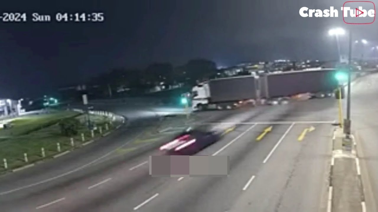 OMG Hig speed car crash vs Truck - YouTube