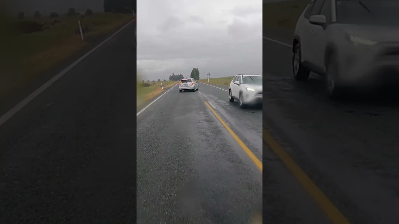 "NZ Stopping on Highways: A Common Mistake That Can Turn Deadly! 🚗💥"