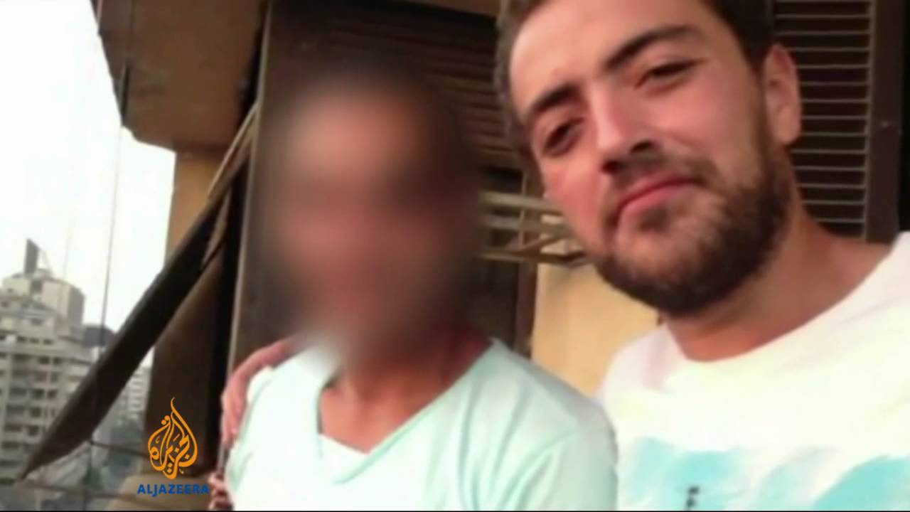 لا يزال موظفو قناة الجزيرة رهن الاحتجاز