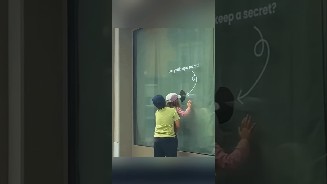 அந்த ஓட்டையில் அப்படி என்ன தெரிகிறது !!