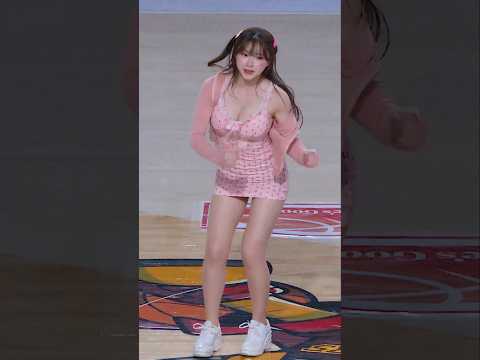 폼 미친 나연의 pretty girl 2 공연 직캠 #shorts #김나연 #치어리더 #prettygirl #카라