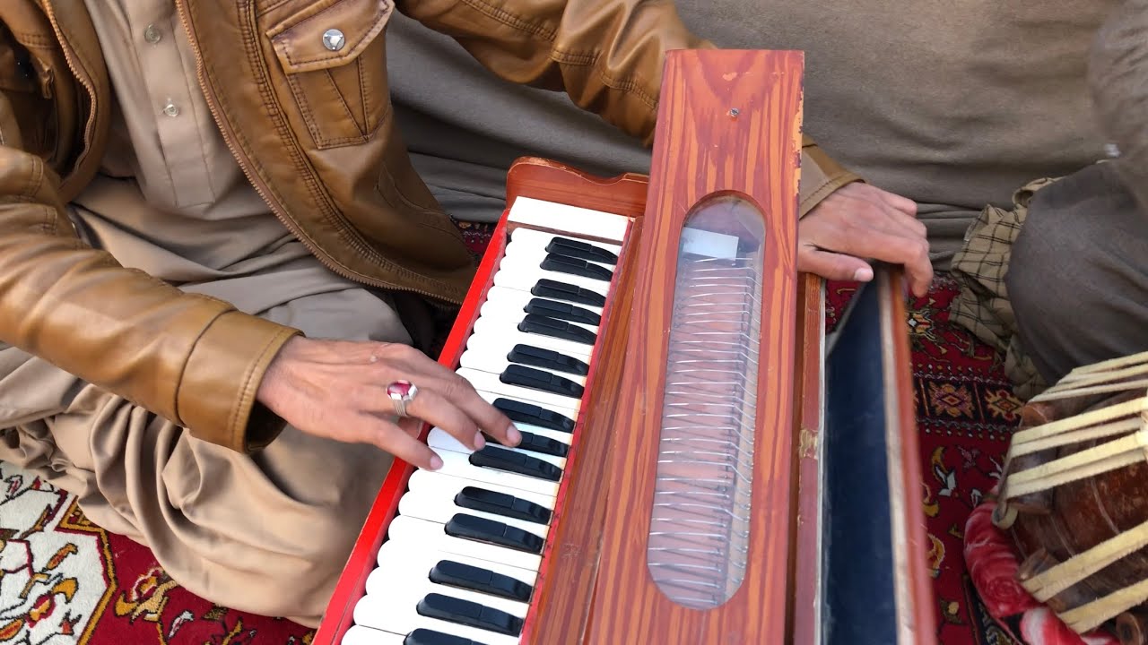Harmonium Sazina Sun wanjli di mithri taan.