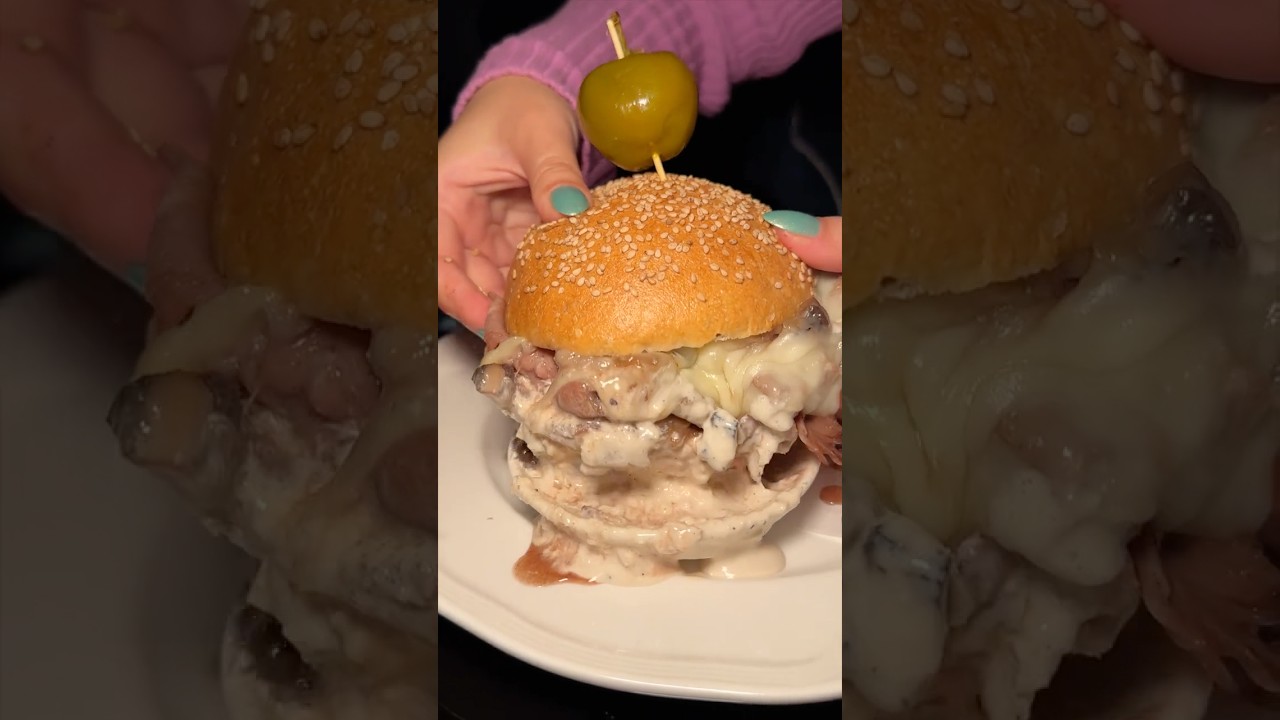 This PRIME RIB STEAK SANDWICH from Lantern’s Keep in NYC is INCREDIBLE! Who’s hungry? #DEVOURPOWER